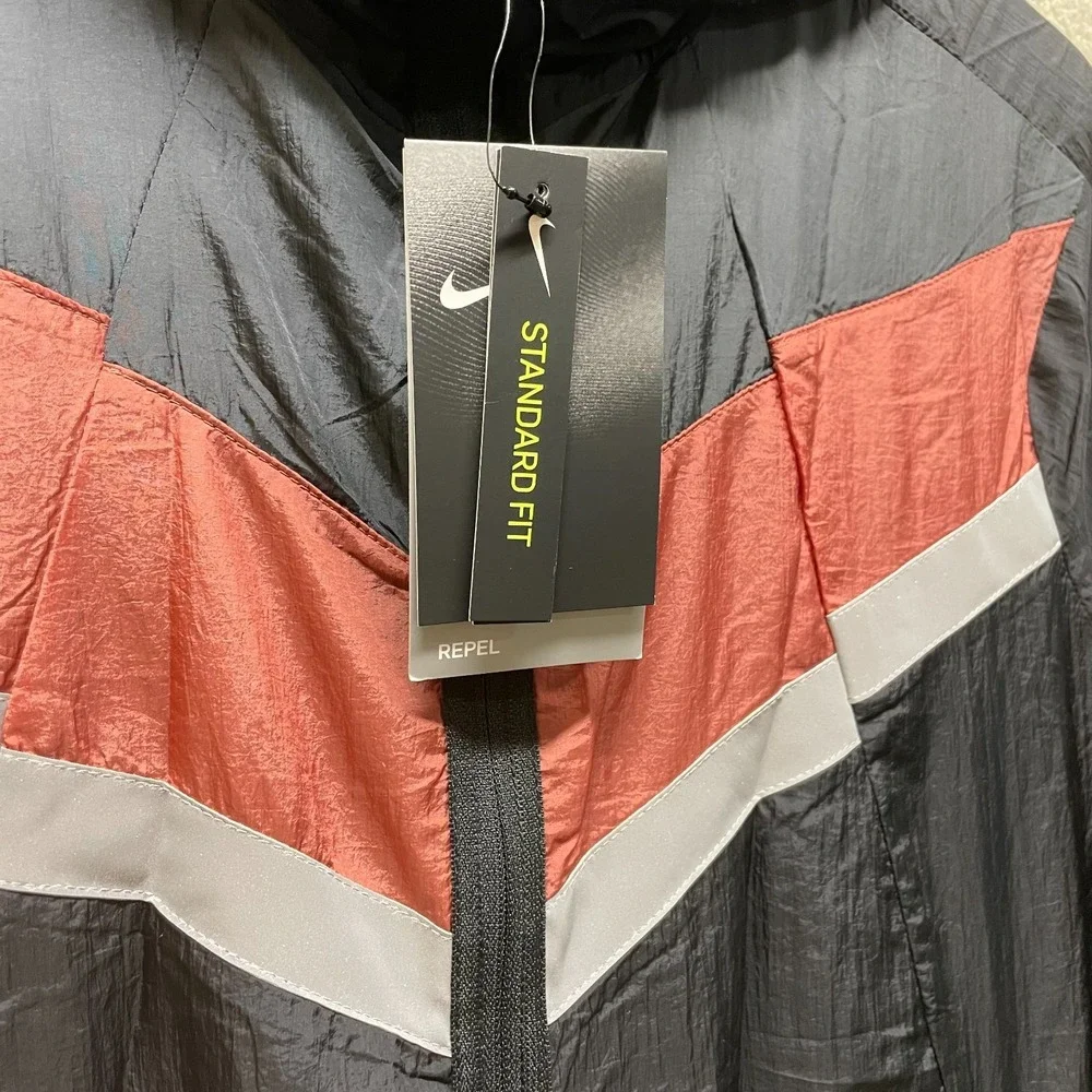 NWT Nike Mens Windrunner Running Jacket Black Red Full Zip Hooded Standard Fit L